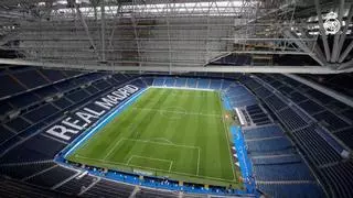 El derbi entre el Real Madrid y el Atlético se juega con el techo cubierto del Bernabéu: ¿cómo y quién lo decide?