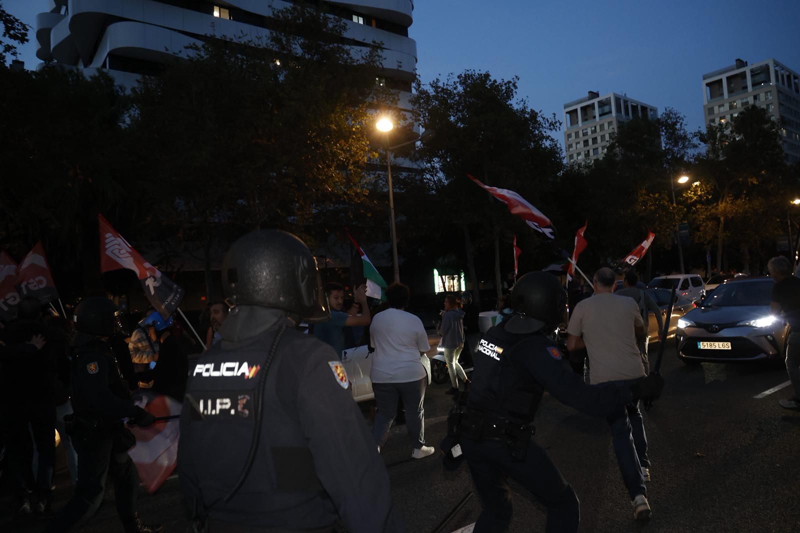 El Roig Arena se blinda para el partido entre el Valencia Basket y el Hapoel Tel Aviv