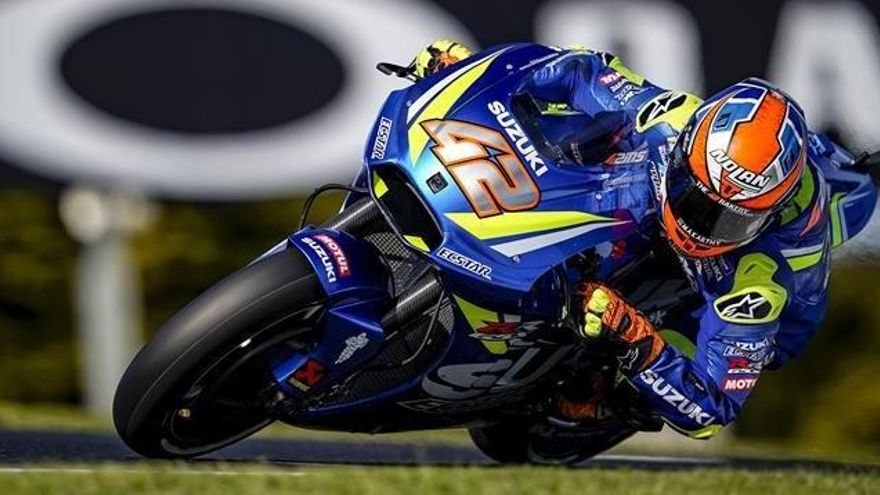 Rins sorprende a todos los favoritos en Sepang