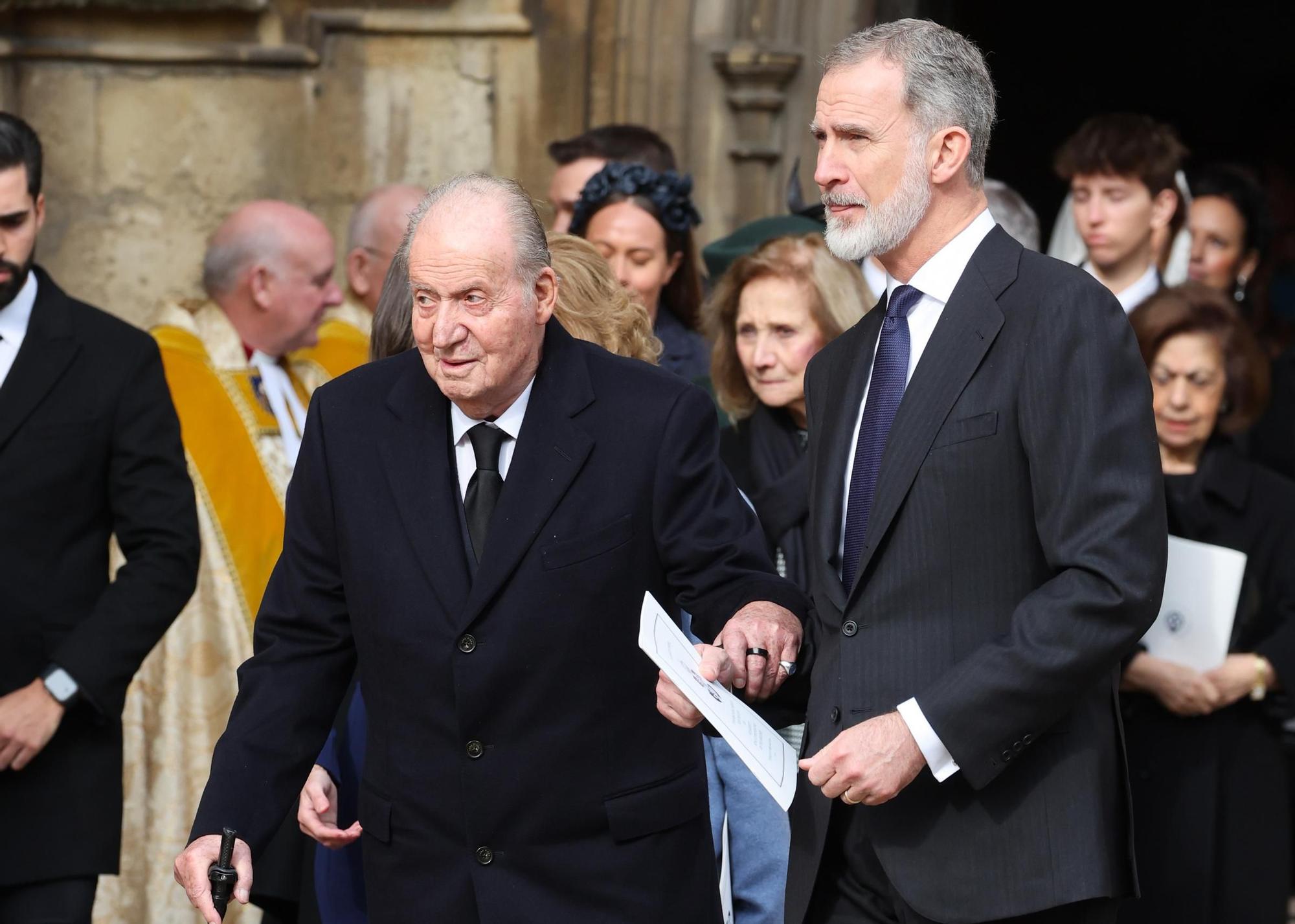 El Rey Juan Carlos I y Felipe VI en el funeral anual de Constantino de Grecia, en WindsorCastle en 2024