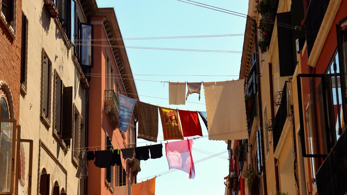 In einem spanischen Dorf darf man nicht die Wäsche aufhängen, wo andere es sehen