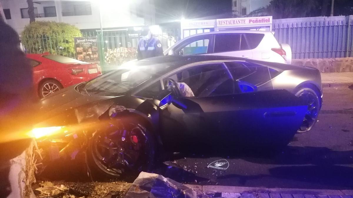 Así quedó el coche de Jonathan Viera tras el brutal accidente en Playa del Inglés