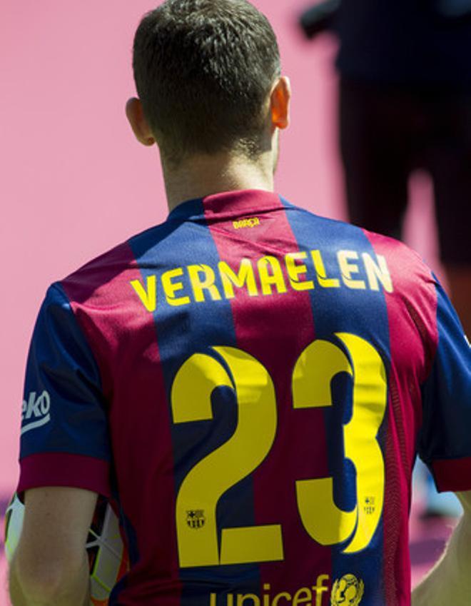 La presentación de Vermaelen, en imágenes