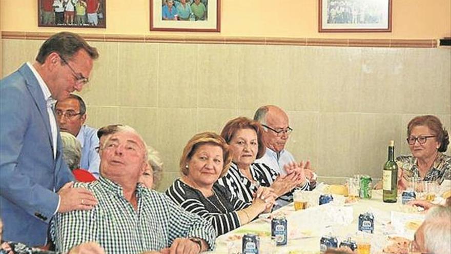 Los mayores de villafranca reciben la primavera con alegría