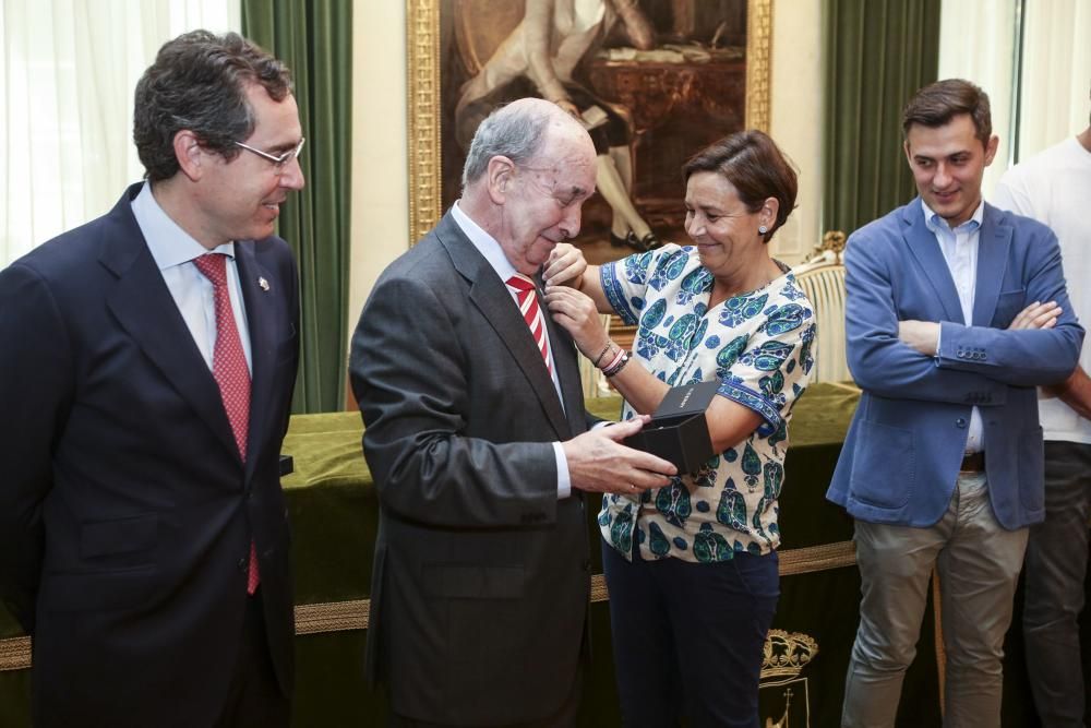 Enrique Pérez, embajador de Gijón por su contribución al turismo de negocios