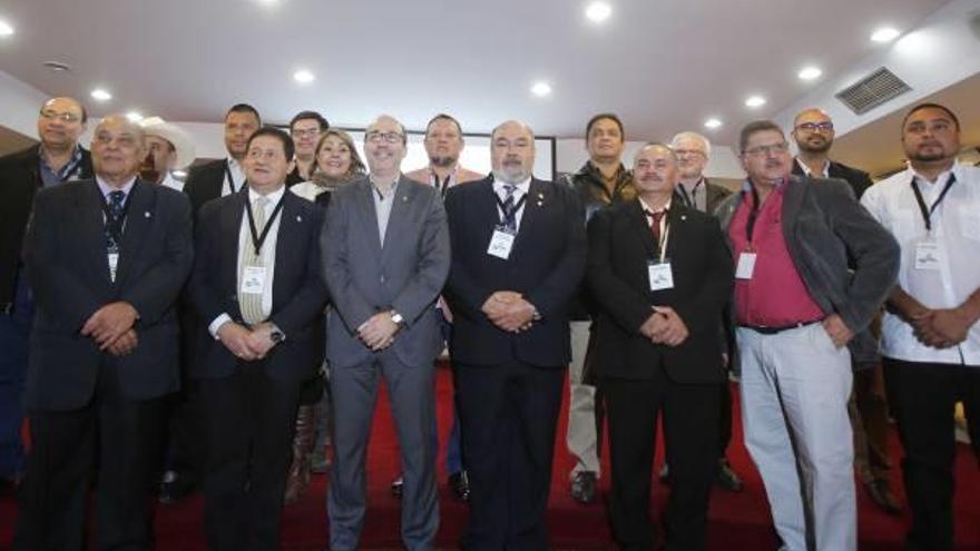 Representantes de las ciudades hermanadas, en Alzira.