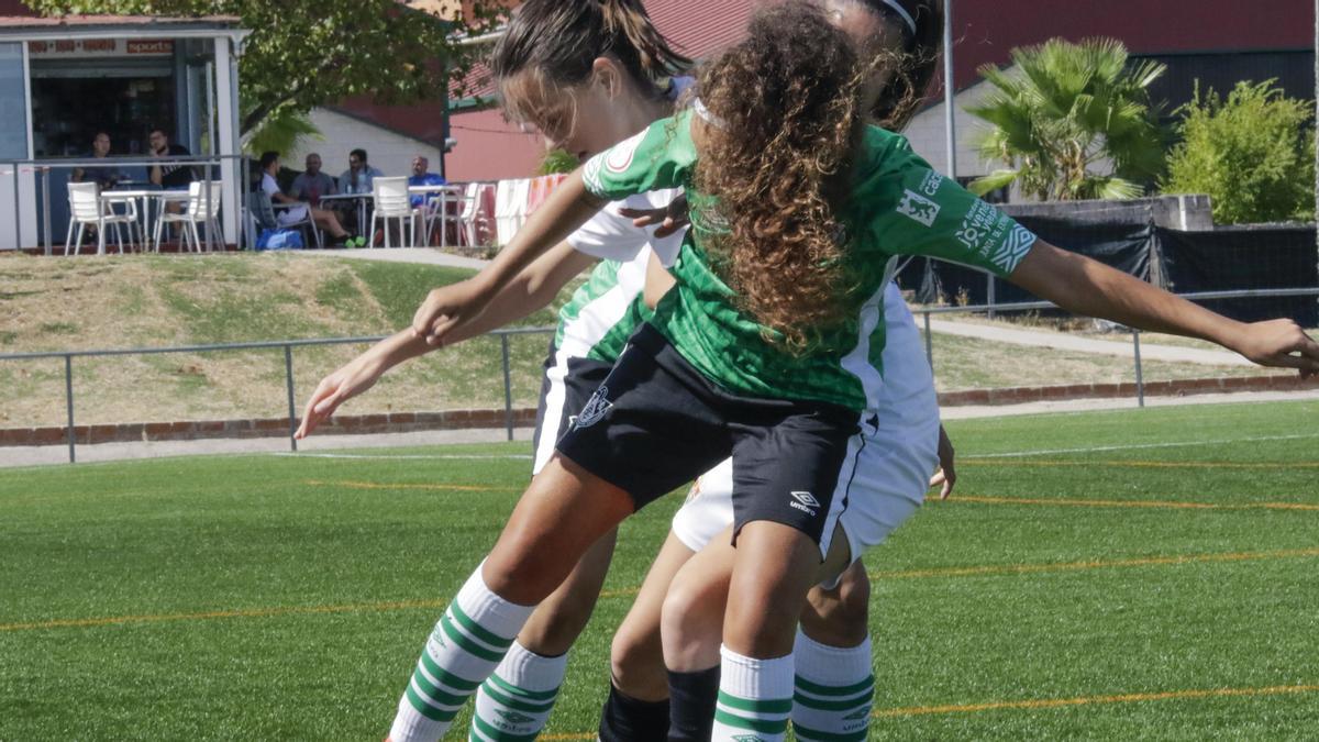 Cristi Medina, del Cacereño Femenino, en un partido en el Manuel Sánchez.