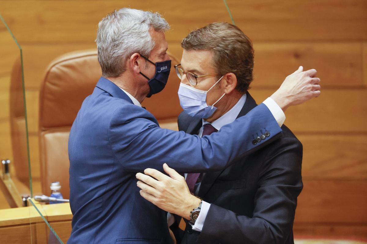Alberto Núñez Feijóo felicita a Alfonso Rueda como nuevo presidente de la Xunta de Galicia, el pasado jueves. Alberto Núñez Feijóo felicita a Alfonso Rueda como nuevo presidente de la Xunta de Galicia, el pasado jueves.