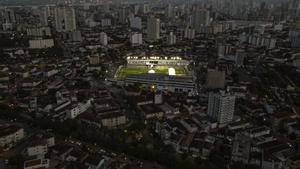 Brasil despide al Rei Pelé en velatorio en el estadio Vila Belmiro de Santos