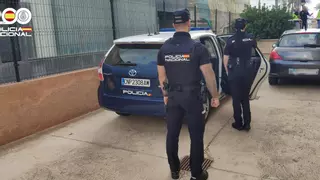 Cuatro detenidos por robar tres  móviles a cinco turistas alemanes en la Playa de Palma y amenazarles con botellas rotas