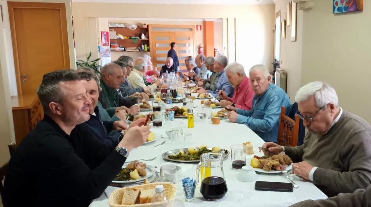 Comida de amigos en la Festa da Uña.