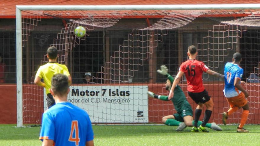 Felipe acaba de anotar el 0-3, en el Carrillo.