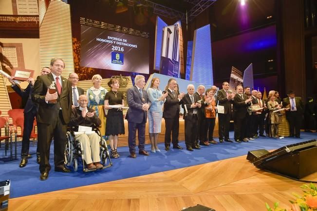 Entrega de Honores y Distinciones del Cabildo de ...