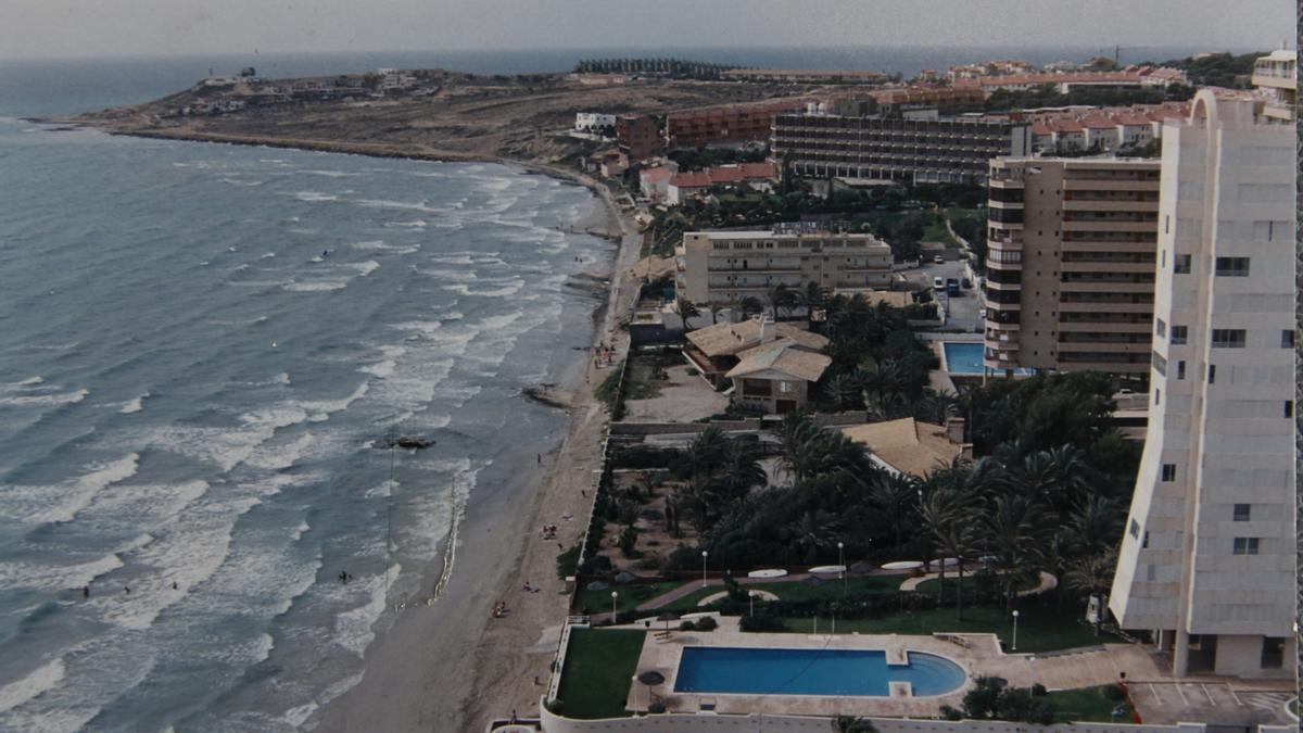 Playa de San Juan en 1990, antes de la regeneración