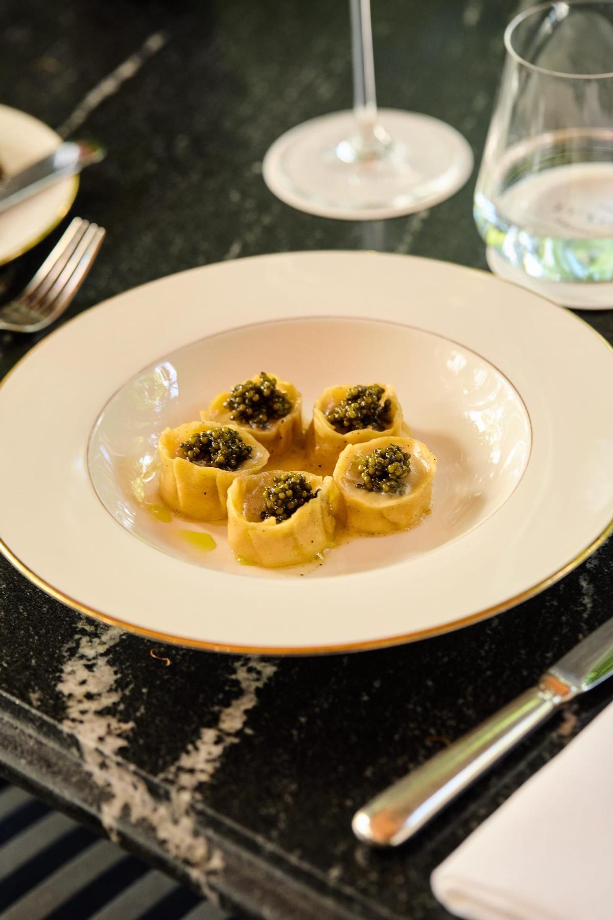 Caviar en el jardín, un lujo de menú.