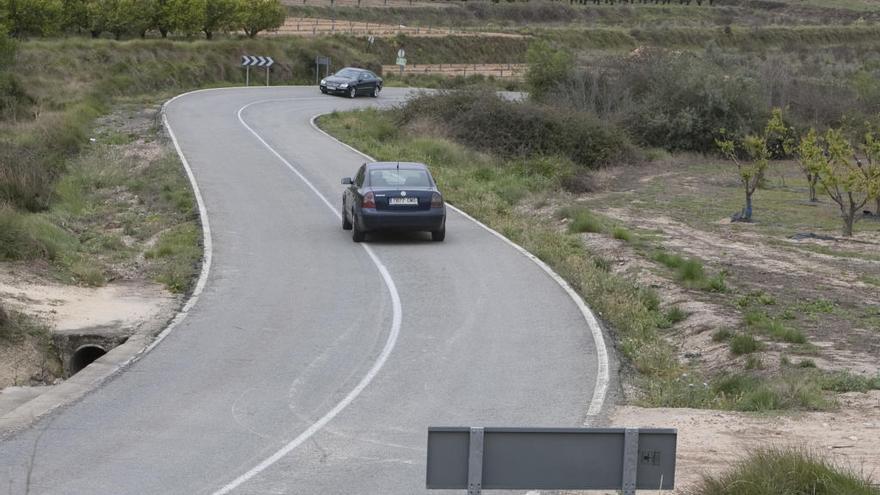 El sinuoso trazado de la CV-610 une Xàtiva, El Genovés, Llutxent, Quatretonda y Pinet.