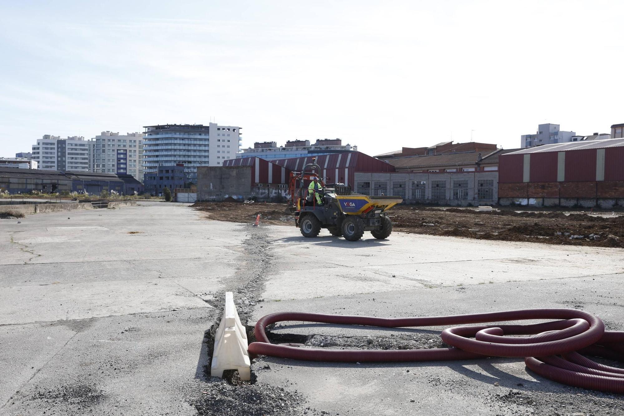 Así avanzan los trabajos en los terrenos de Naval Gijón (en imágenes)
