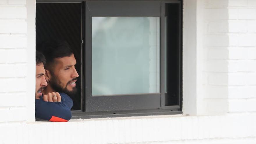 Marcelino no corre riesgos con Ezequiel Garay