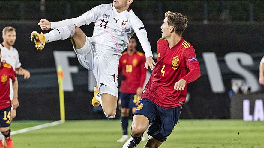 Pau Torres se consolida como central titular de la selección