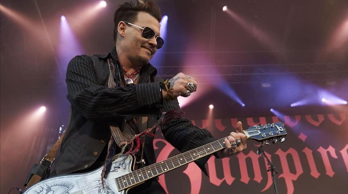 fimedio34115363 johnny depp  left  performs with his band  hollywo160610205328