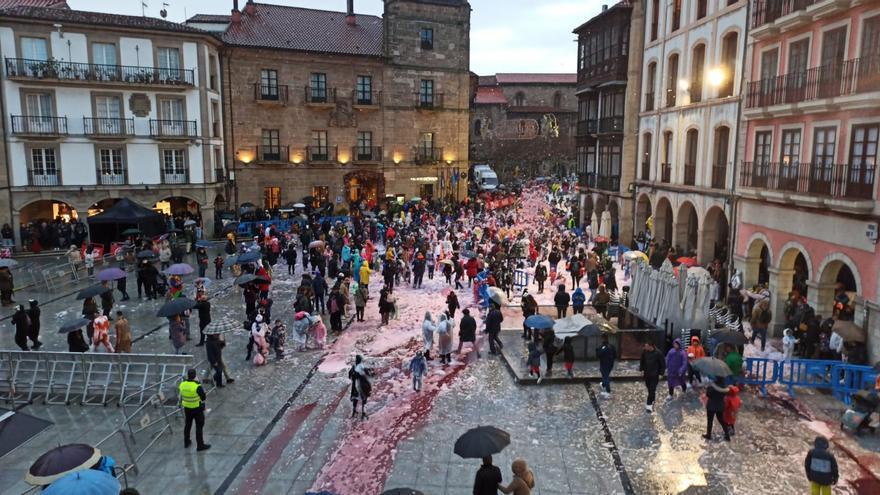 Así se vive el Descenso de la Galiana en las calles de Avilés