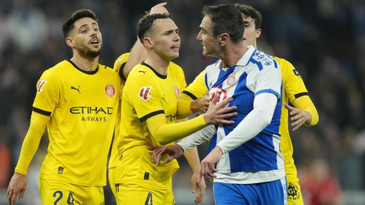 Kiie Garcia se encara con varios jugadores del Girona