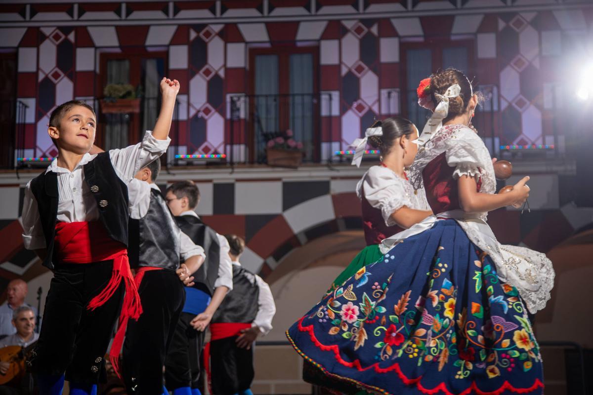 El folklore infantil toma la Plaza Alta de Badajoz