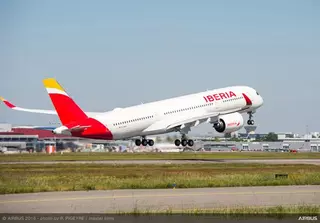 Iberia investiga la aparición de mensajes a favor de Palestina en la comida kosher de un vuelo de Buenos Aires a Madrid
