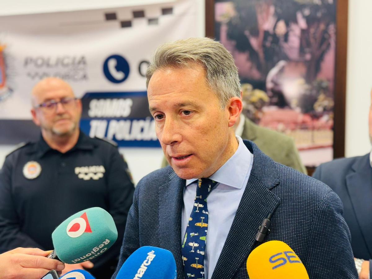 Fulgencio Gil durante su comparecencia ante los medios de comunicación.