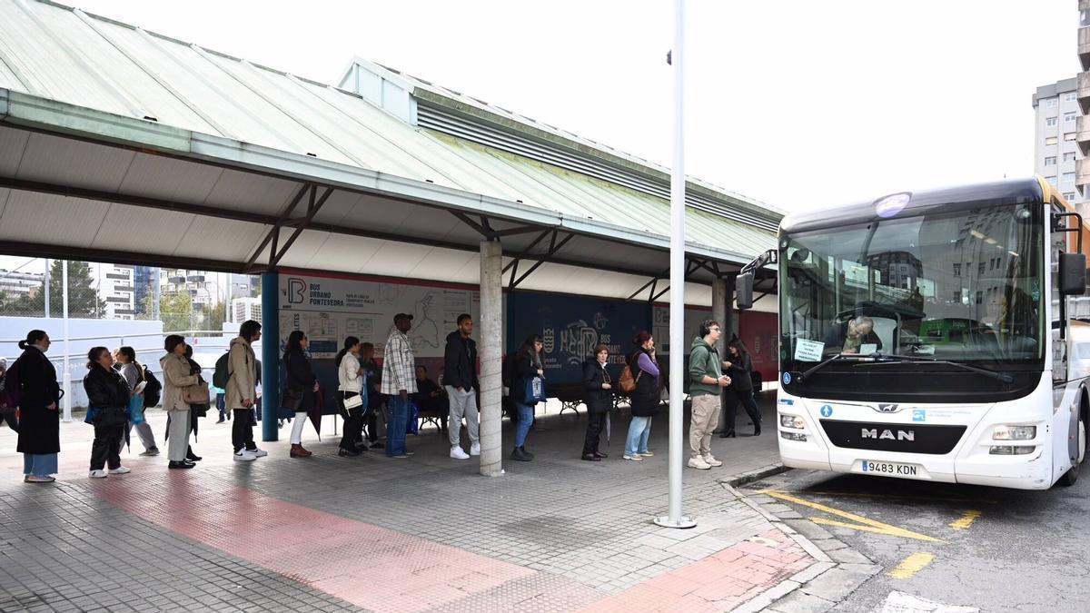 Parada de autobús en la plaza de Galicia.