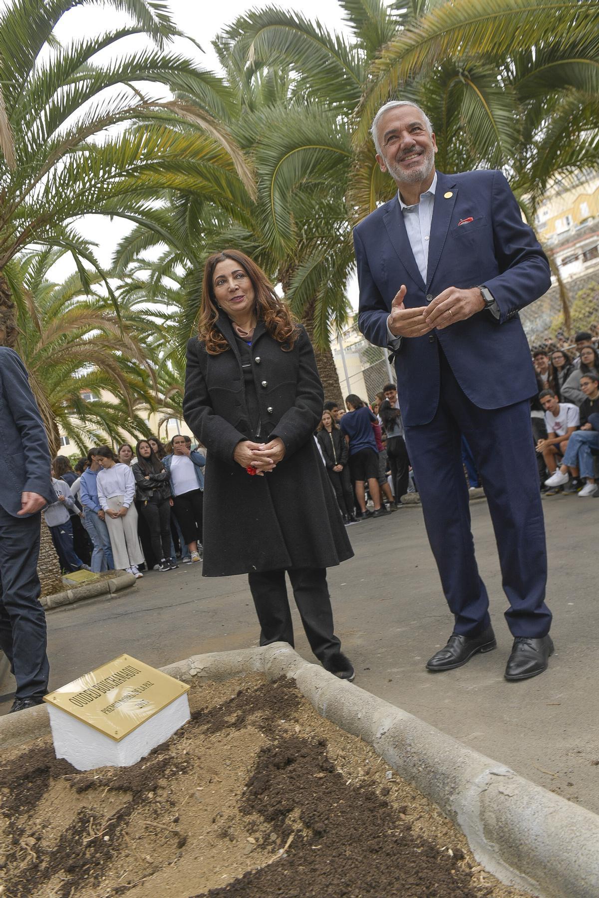 Ouided Bouchamaoui junto al Rector de la Universidad de Las Palmas de Gran Canaria, Lluís Serra