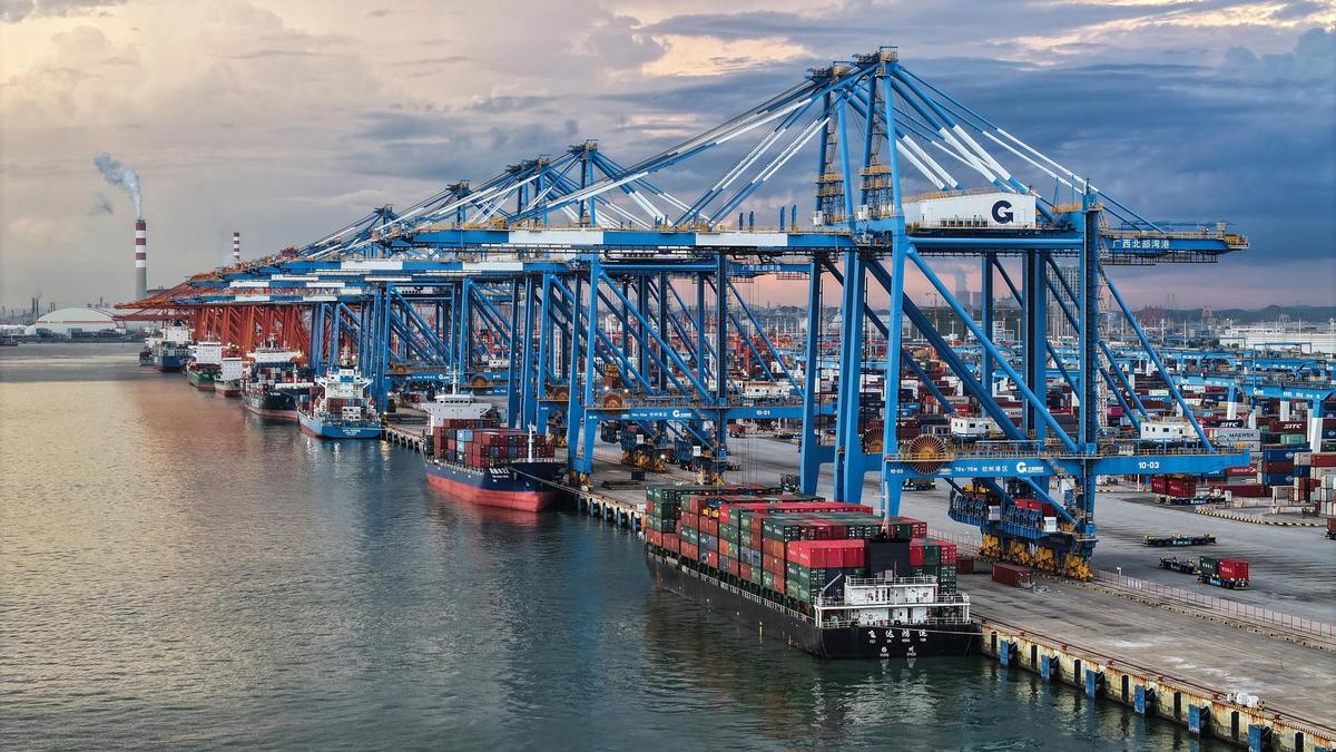 Puerto de Qinzhou en la ciudad china de Qinzhou, situado en la la Región Autónoma Zhuang de Guangxi.