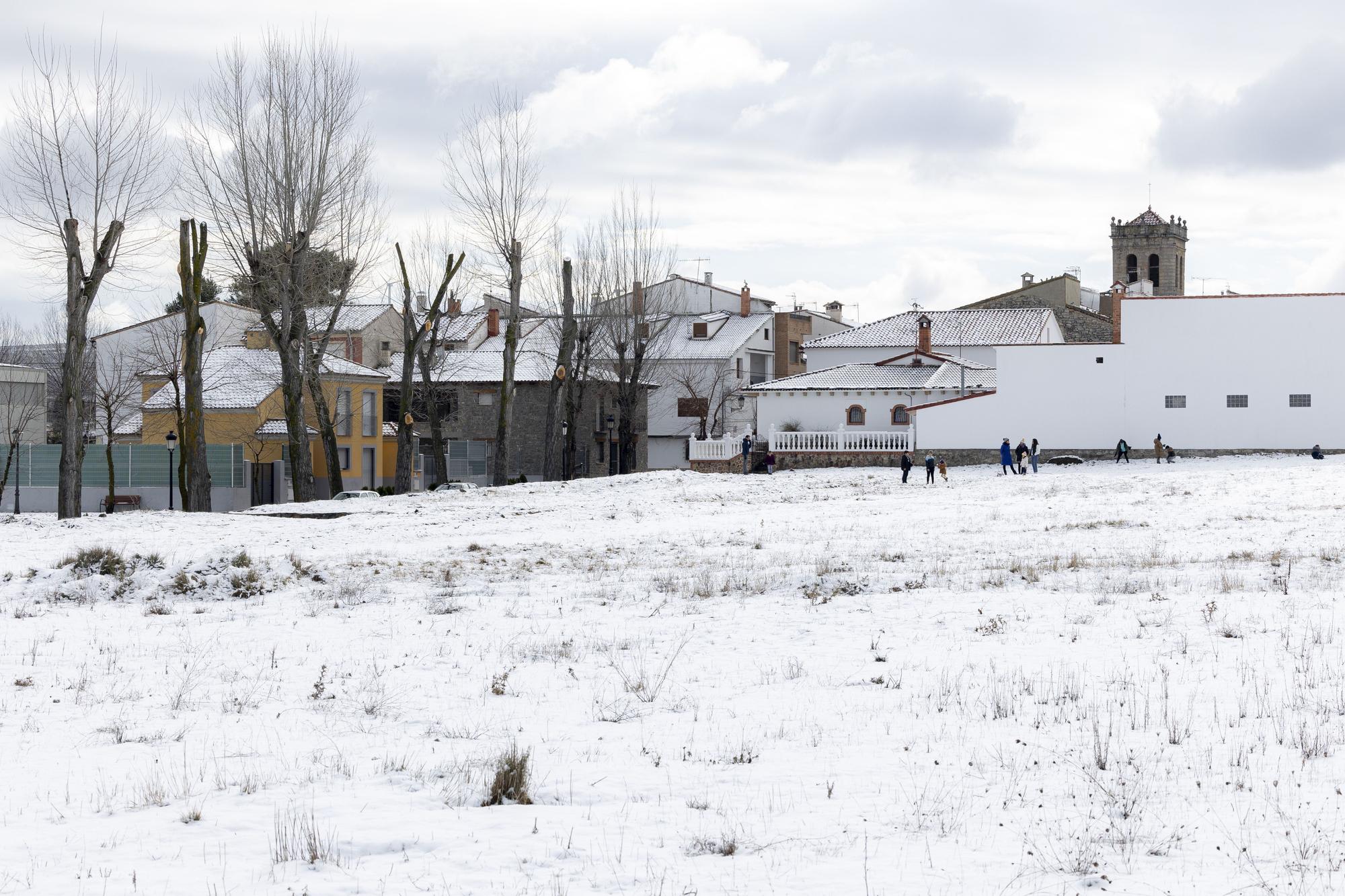 El temporal trae la nieve al interior de Castellón