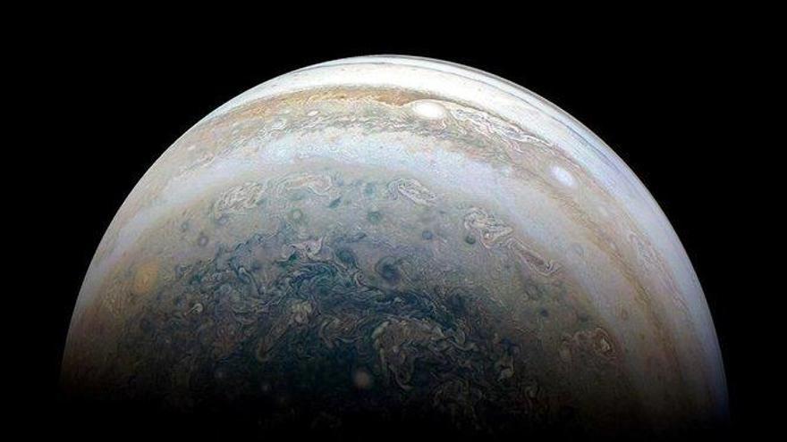 Un mundo como Júpiter orbita su estrella peligrosamente cada 18 horas