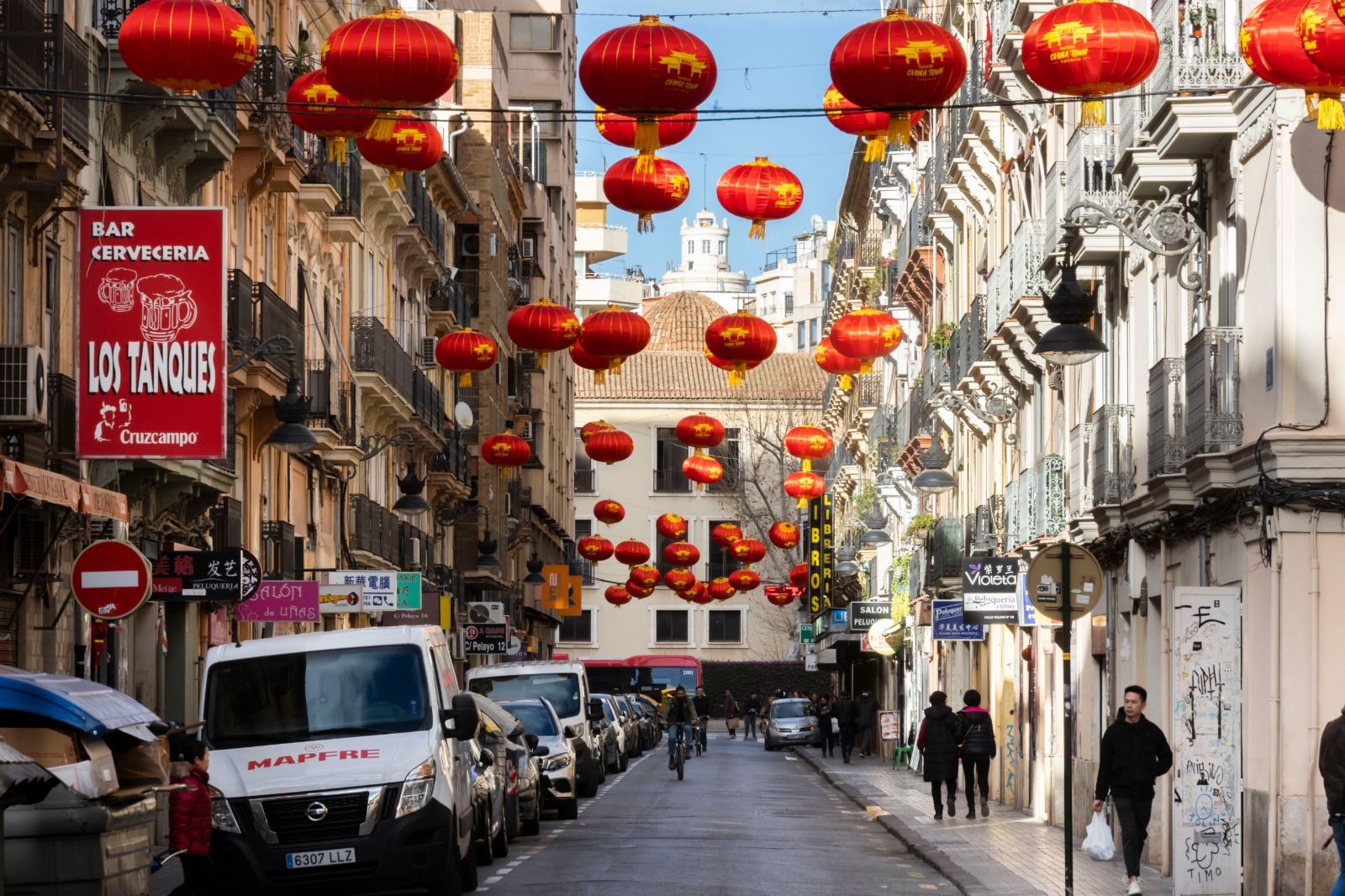 Así ha sido el montaje del nuevo año chino en el Chinatown de València