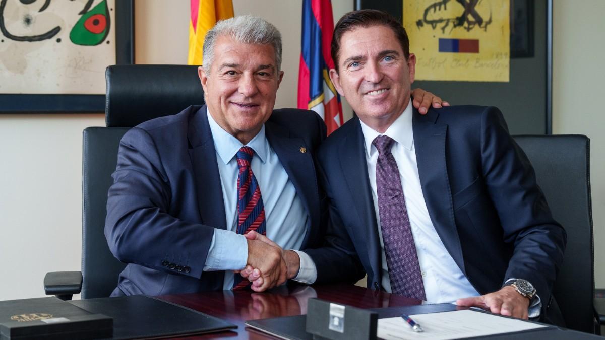 Xavi Pascual firmó el contrato que le convierte en nuevo entrenador del Barça hasta 2028