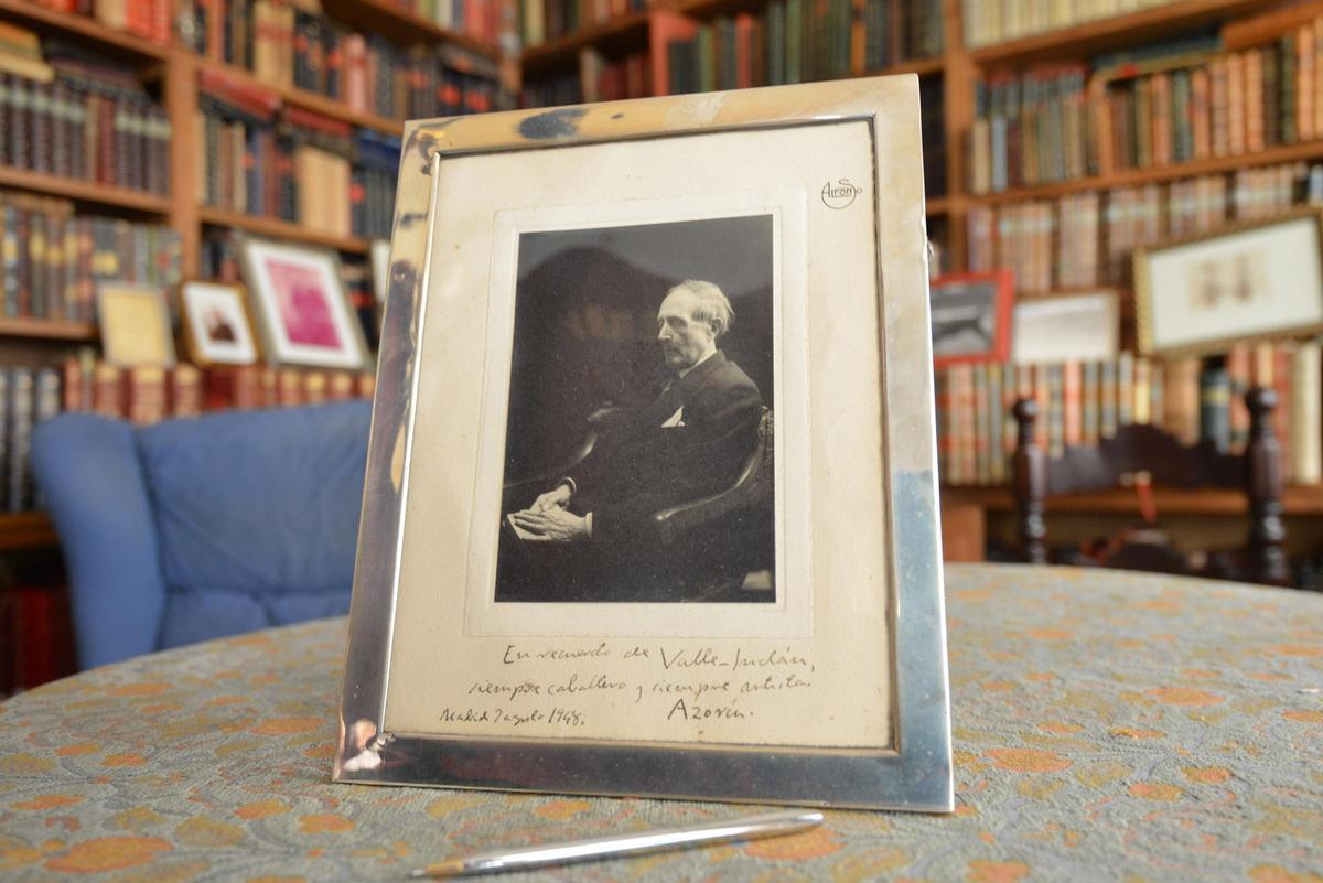 Retrato dedicado por Azorín.