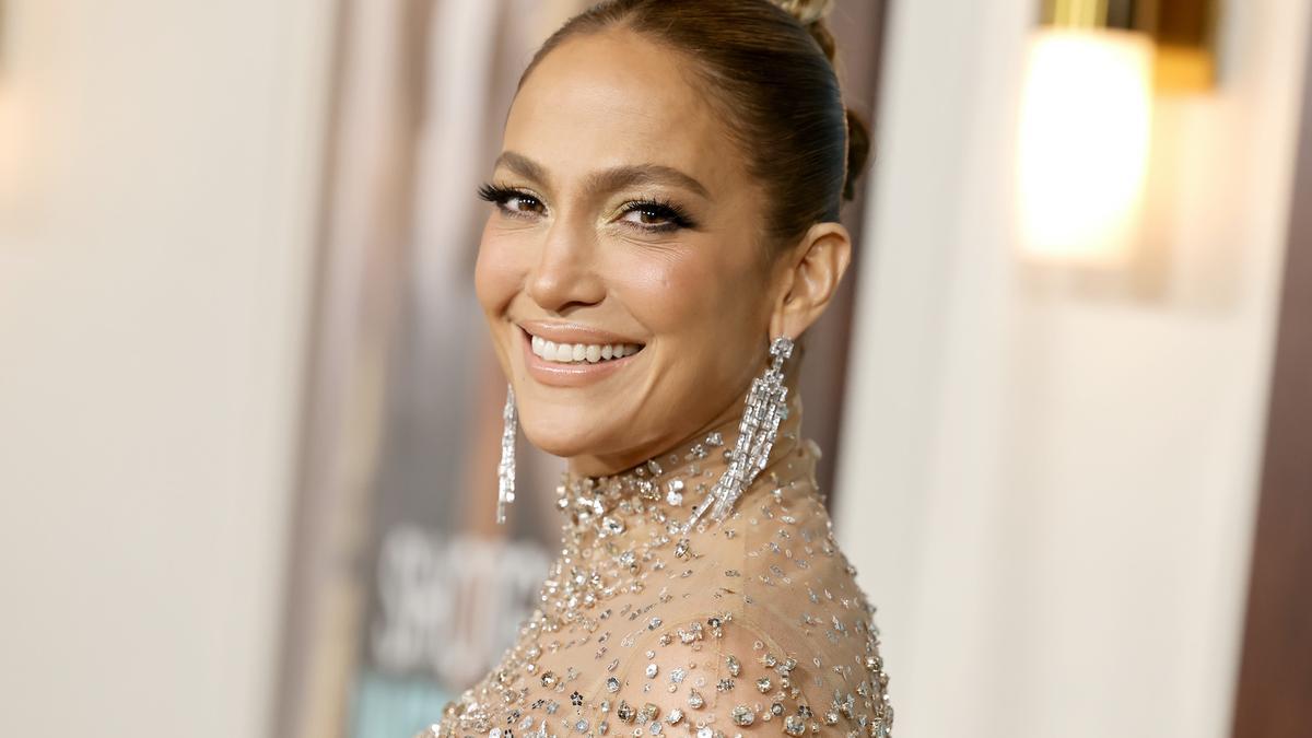 Jennifer Lopez y su posado en ropa interior para celebrar su 54 cumpleaños