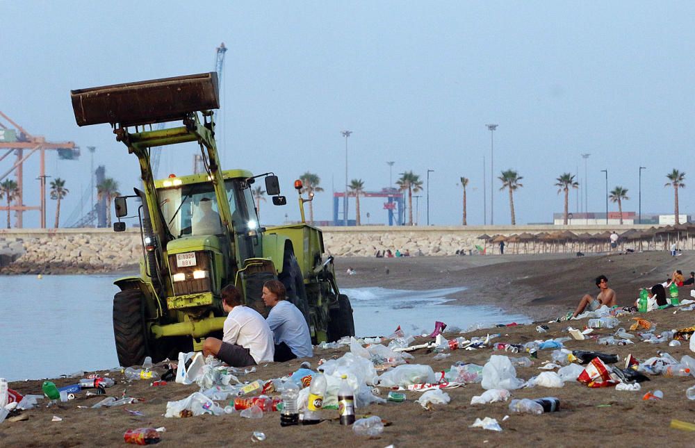 Así han quedado las playas después de la Noche de San Juan