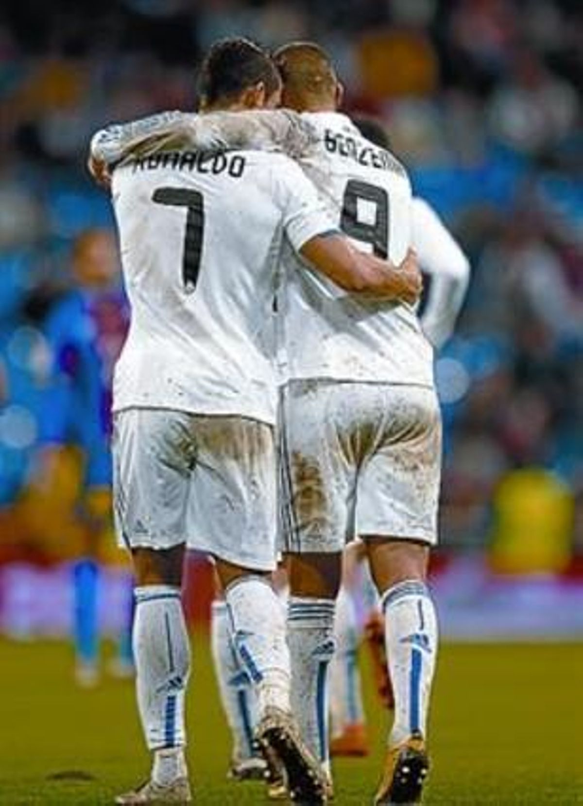 Ronaldo i Benzema s’abracen, dimecres. Ronaldo i Benzema s’abracen, dimecres.