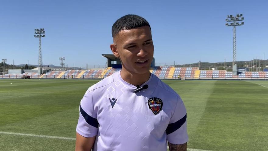 Kerwin Arriaga entrena con el grupo y su debut se acerca