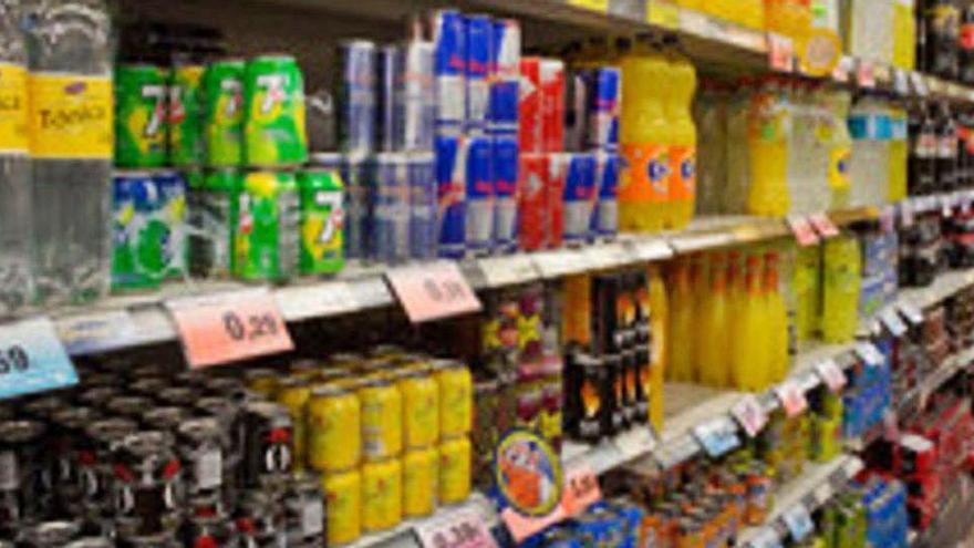 Zona de begudes no alcohòliques en un supermercat.
