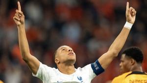 Mbappé celebra uno de sus goles contra Países Bajos.