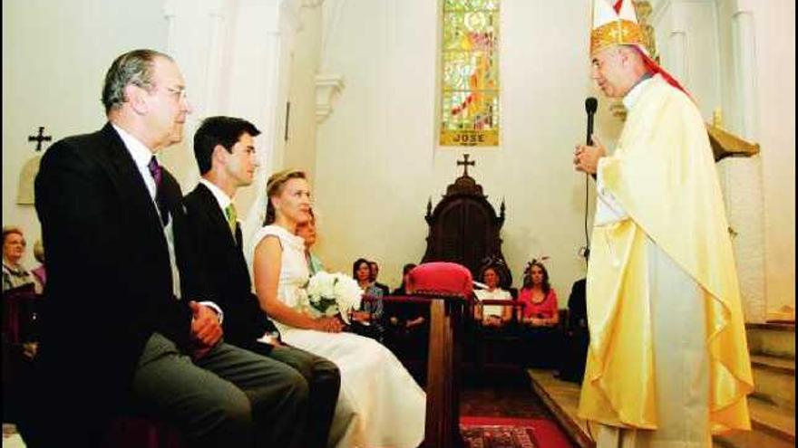 Patricia Figaredo contrae matrimonio  con Antonio Suárez  en la iglesia de Deva