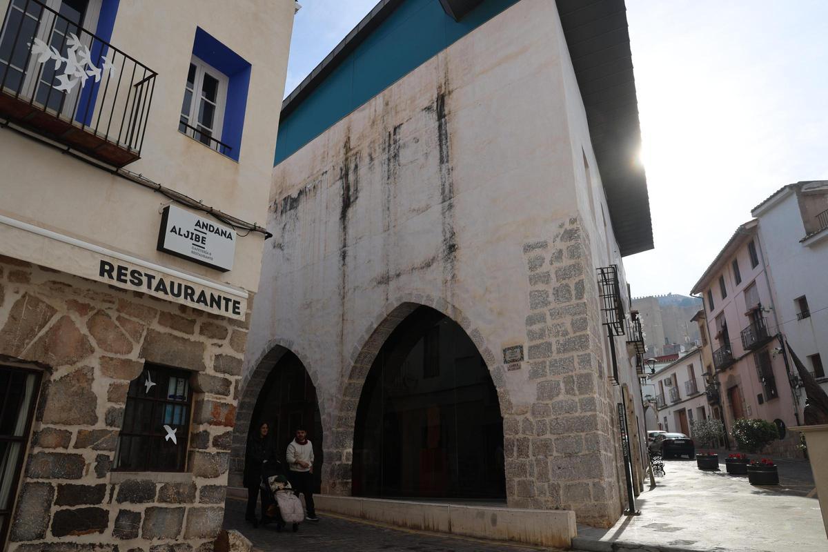 Vista del museo donde se aprecian las humedades en un lateral.