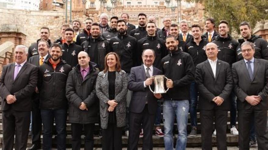 Lambán recibe a los campeones del CV Teruel