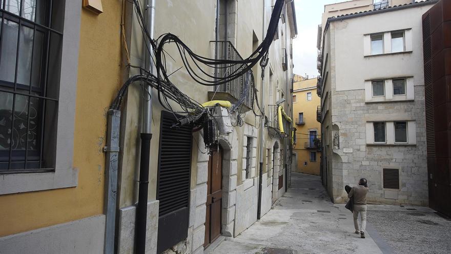 Queixes dels veïns del Barri Vell pel mal estat del cablejat de l'antic cinema Modern