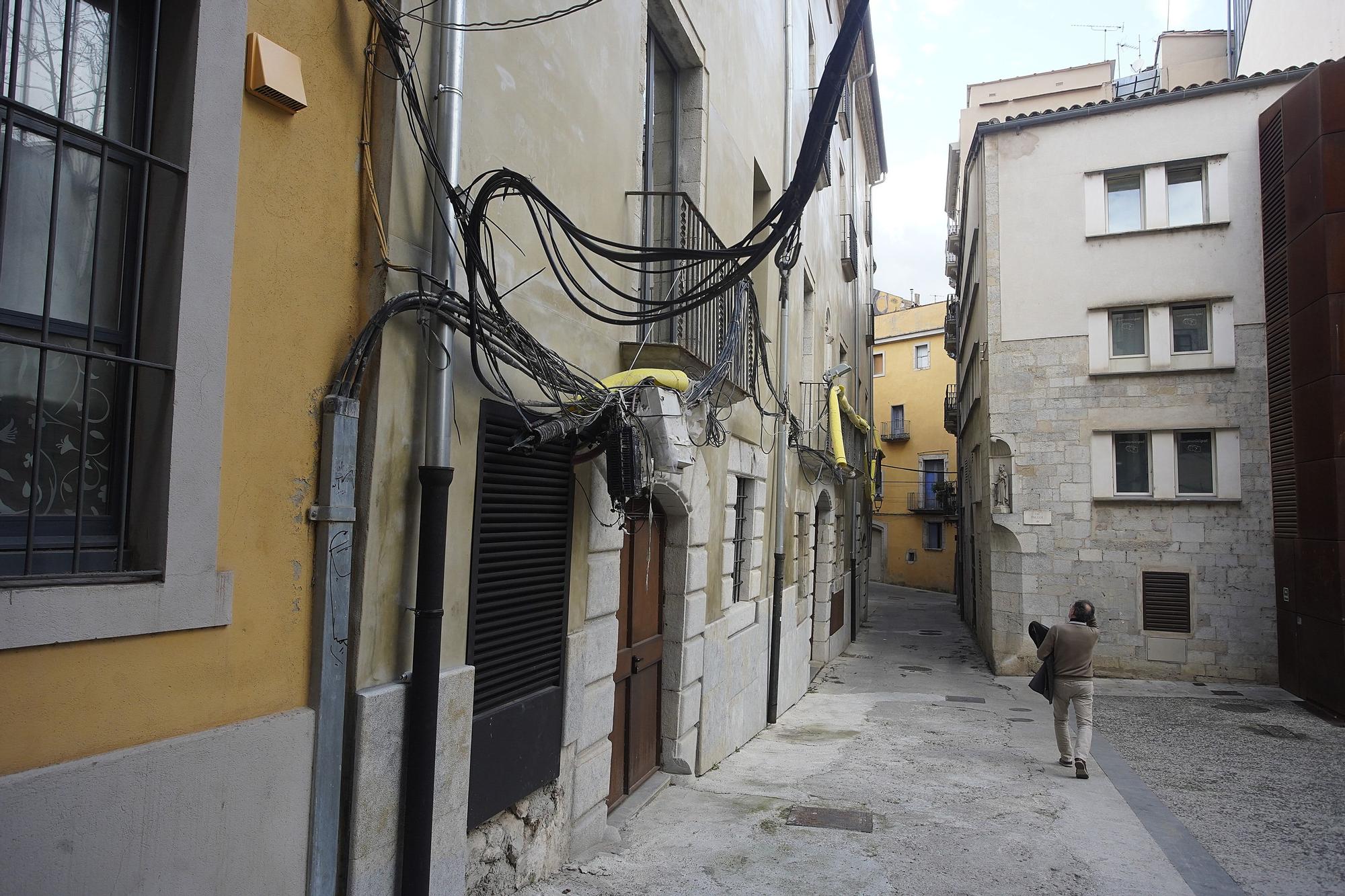 Queixes dels veïns del Barri Vell pel mal estat del cablejat de l'antic cinema Modern