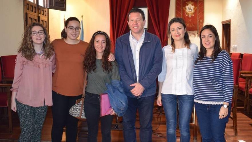 El Consistorio de Mula también cede el local municipal a la Asociación Almagra Teatro.