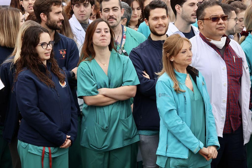 La protesta de los médicos contra el Estatuto Marco de Sanidad a las puertas de la Arrixaca, en imágenes